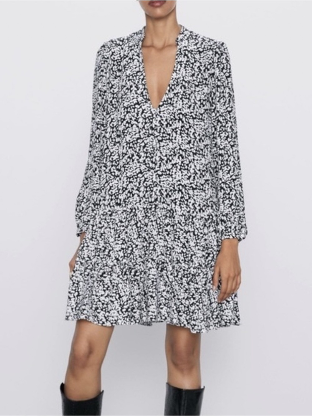 Zara Black & White Printed V‑Neck Long Sleeve Dress